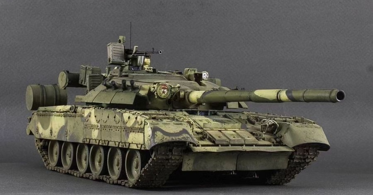 Т 80 уд вар тандер. Т-80у 1/35 Трумпетер. Т-80уд Trumpeter. Танк т80. Т80бвм вар Тандер.