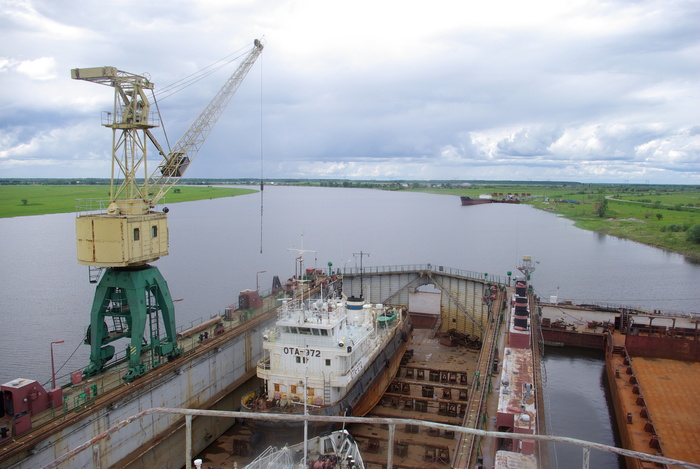 Одновременно в ДОКе могут проходить обследование 2-3 кораблика или баржи, в зависимости от размера.