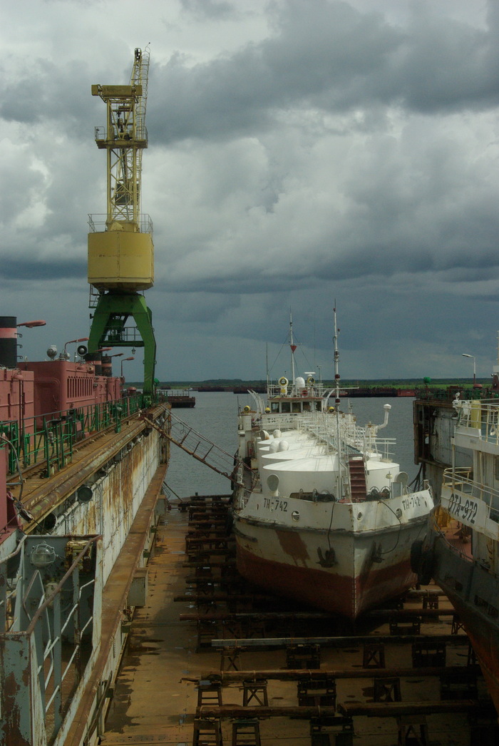 Вот тут хорошо видно, что сооружение достаточно высокое.