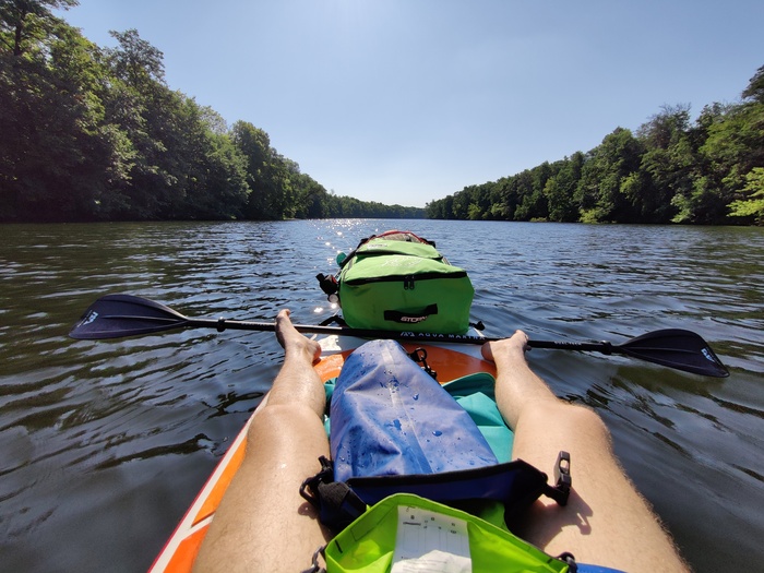 Русло поначалу широкое