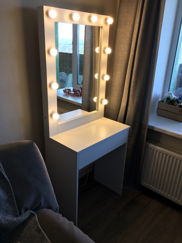 Один из первых столиков уже собранных нами.