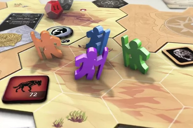 «Остаться в живых. Неизведанные земли» (фотография с сайта <!--noindex--><a href="https://pikabu.ru/story/lichnyiy_top_100_nastolnyikh_igr_ot_mistera_lisa_10588318?u=http%3A%2F%2Fboardgamegeek.com&t=boardgamegeek.com&h=9d63b2cdc996790a2ec86c4155af2e2ef2a3d62a" title="http://boardgamegeek.com" target="_blank" rel="nofollow noopener">boardgamegeek.com</a><!--/noindex-->)