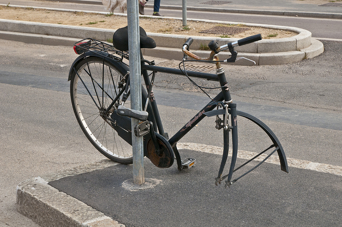 Не оставляйте своё транспортное средство где попало  :)