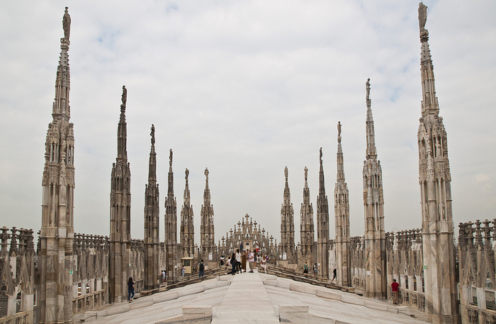 ...и в другую :