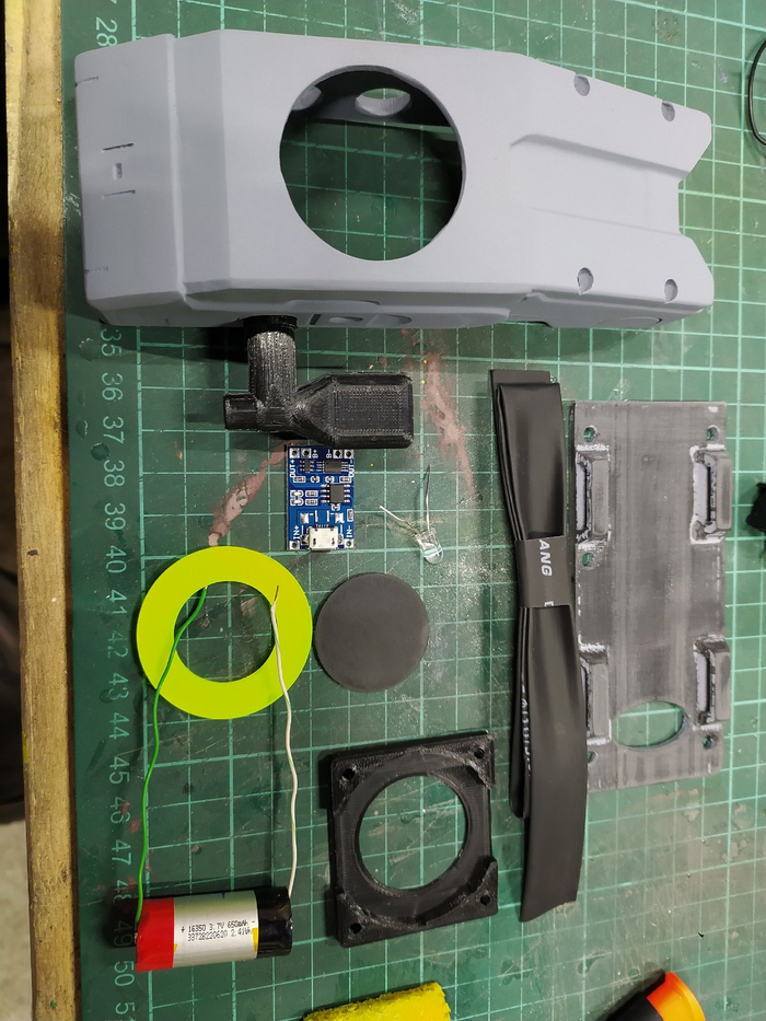 в качестве источника питания взял аккумулятор от одноразки HQD