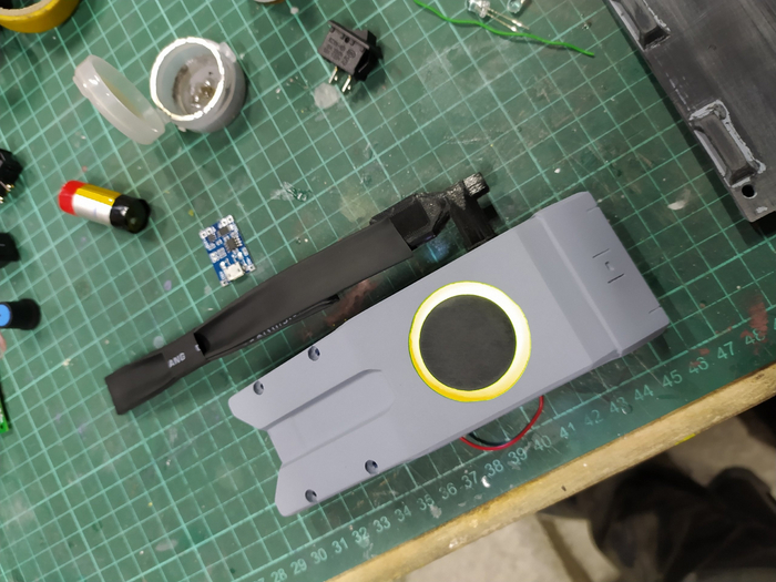 тут не видно, но оно светица