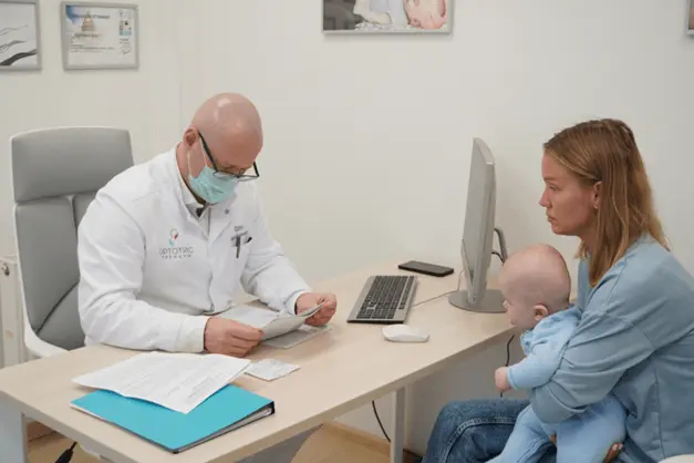 Первый ортопедический шлем в России для детей с деформацией головы | Пикабу