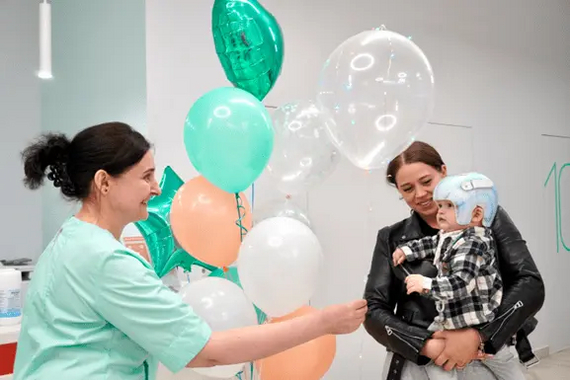 Первый ортопедический шлем в России для детей с деформацией головы | Пикабу