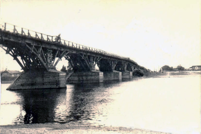 Рис. 4. Старый мост через р. Чулым. Фото из открытых источников