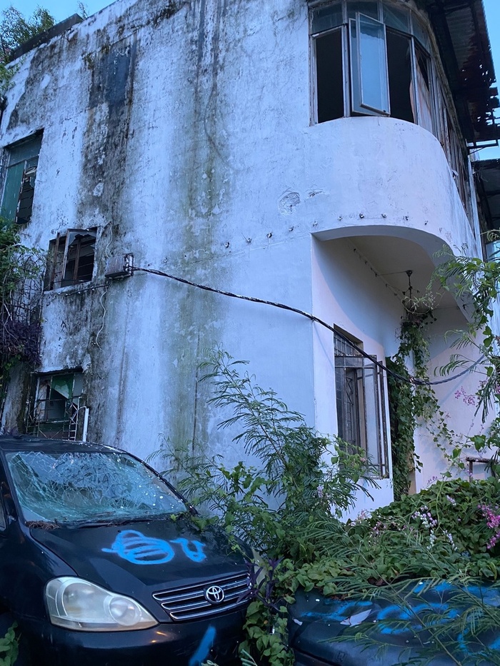 А тут такое, еще и вместе с машинами.