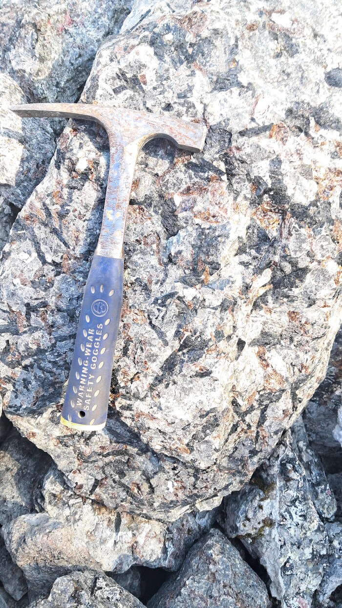 Титанит, эгирин и т.д.