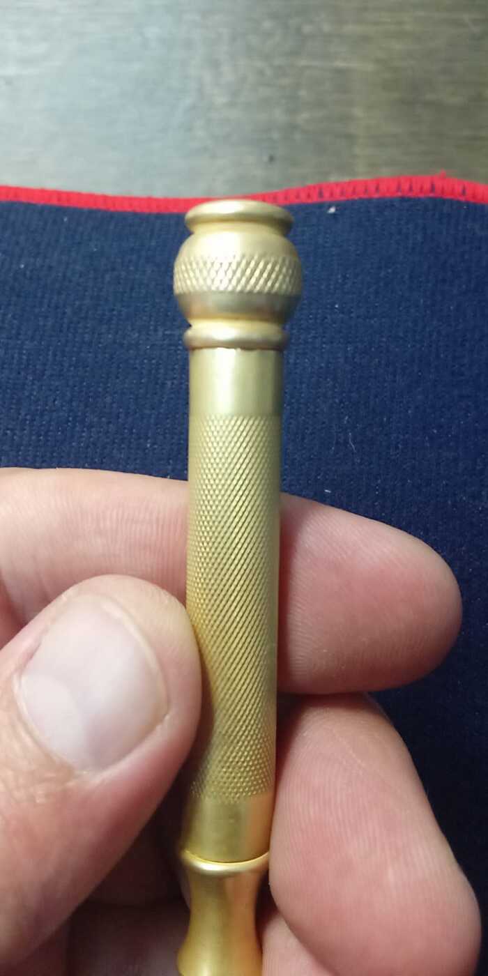 Ручку залудил изнутри и плотно установил яблоко