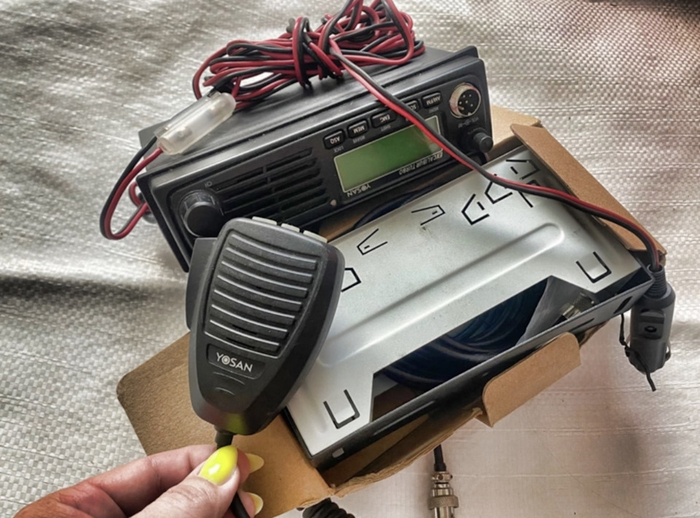 Моя рация с авито - но кажется продам обратно - в машине некуда ее установить...