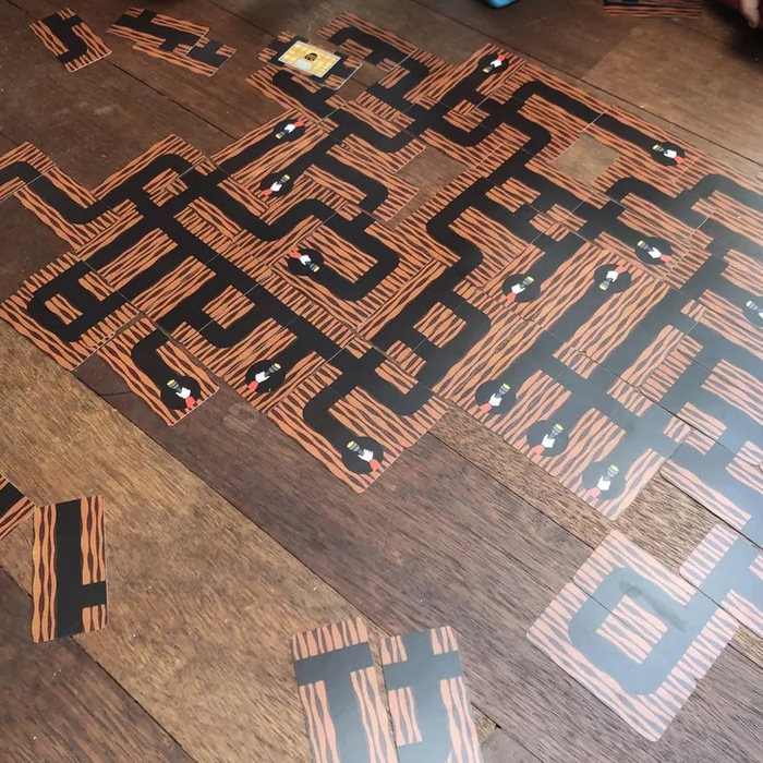 «Бандито» (изображение с сайта <!--noindex--><a href="https://pikabu.ru/story/top_100_nastolnyikh_igr_ot_mistera_lisa_8076_mesta_10627933?u=http%3A%2F%2Fboardgamegeek.com&t=boardgamegeek.com&h=9d63b2cdc996790a2ec86c4155af2e2ef2a3d62a" title="http://boardgamegeek.com" target="_blank" rel="nofollow noopener">boardgamegeek.com</a><!--/noindex-->)