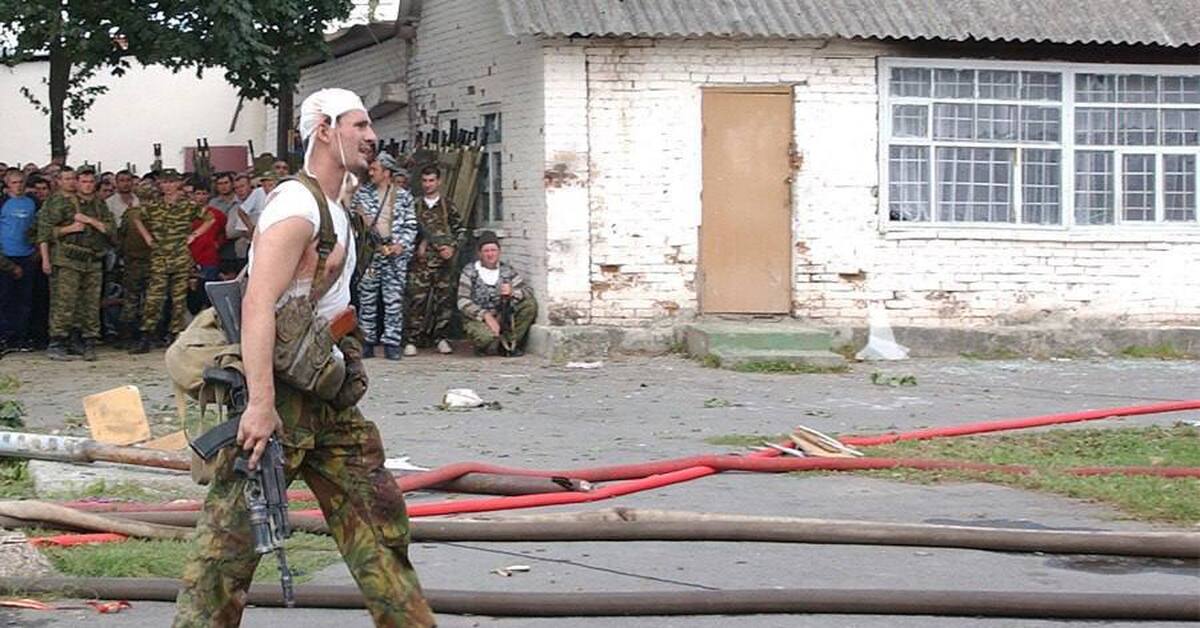 Русский танк алеша. Русский танк Беслан Максим Разумовский. Максим Разумовский Беслан 2004. Вымпел в Беслане Максим Разумовский. Максим Разумовский русский танк.