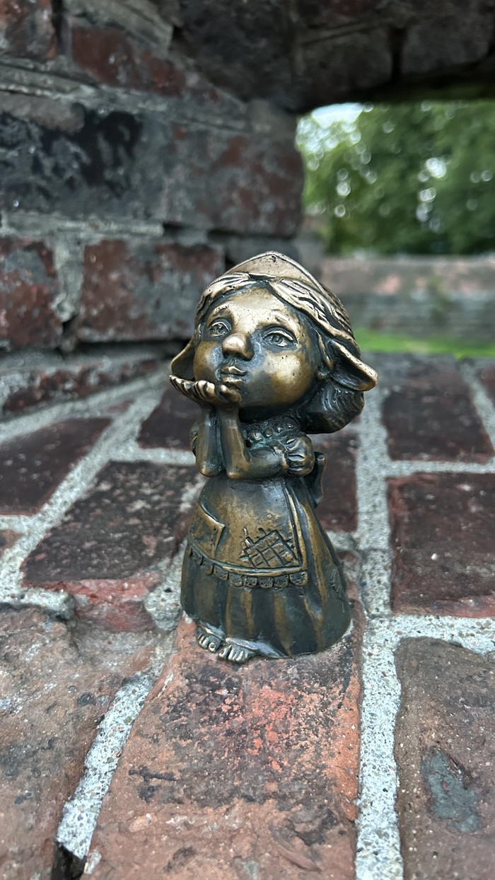 Мама Варвара в окошке башни Врангель