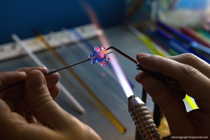 Фото 5. Лэмпворк – изготовление мелких замысловатых шариков.