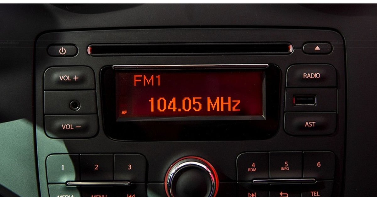 Как снять магнитолу рено степвей. Аудиосистема рено сандеро степвей 2015. Рено логан 2008 демонтаж магнитолы. Штатная магнитола renault stepway. Штатная магнитола рено логан 2020.