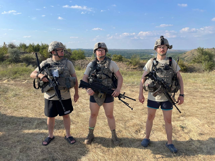 Пришлось надеть шорты вместо трусов, т.к. оригинальные армейские трусы пришли не того размера.