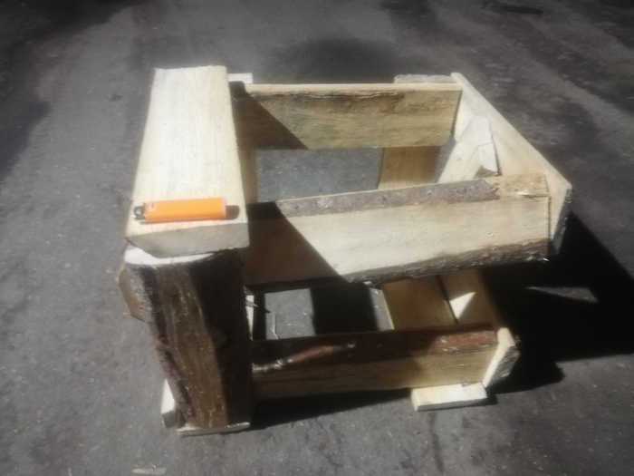 А это - чудо древесина из сосны, весом в 16+ кг. Чудососённая, видимо.