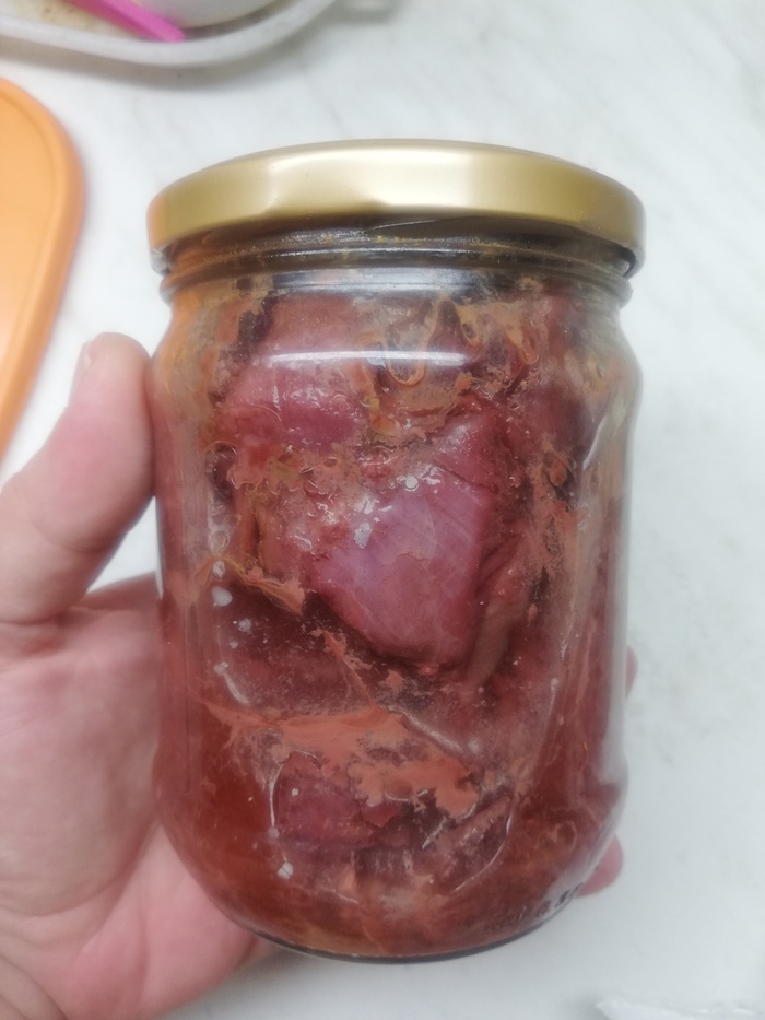 Для любопытных. Что же было в посылке? 20 банок самой настоящей лосячей тушенки (без жил, костей, усилителей и прочего) собственного приготовления и 1.5 л домашнего крепенького в баклашке. В магазинах такое не купишь... Думаю, вес посылки можно прикинуть )