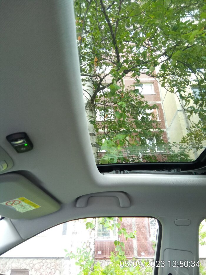 Даже люк на крыше ))))