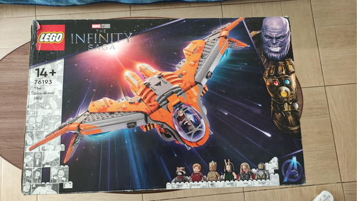 Вид спереди.