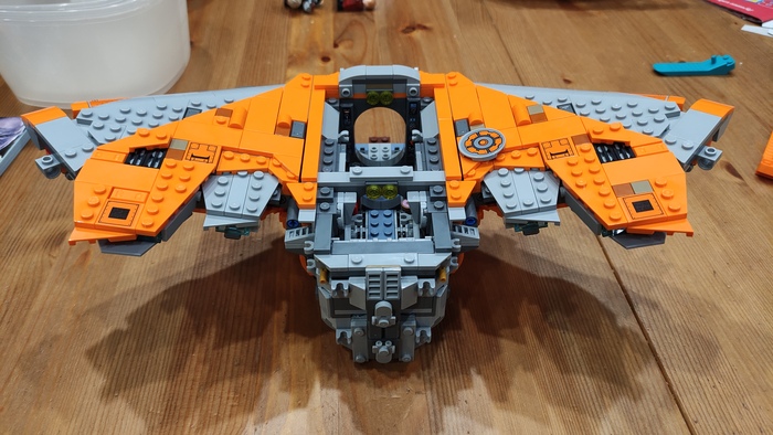 Восьмой шаг. На фото видно как увеличилась детализация кормы.