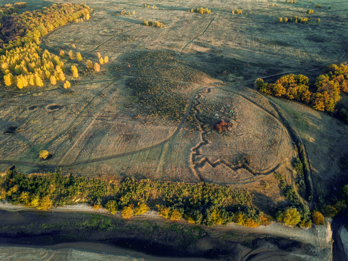Метеоритные кратеры и снова кладбище ((