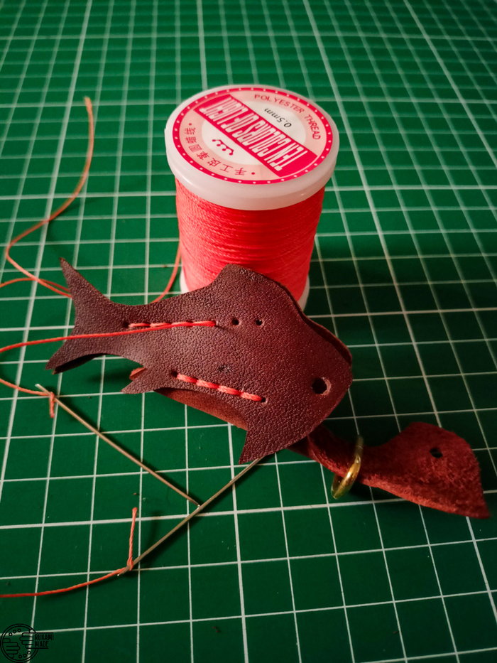 дошиваю и в места глаз вставляю хольнитен