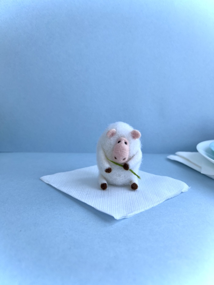 И наконец, Бе, просто Бе, характер пофигистический, любит травку. :)