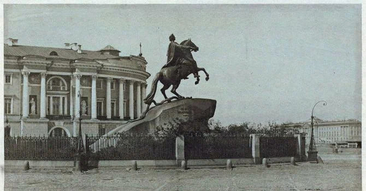 Первый монументальный памятник в России | Пикабу