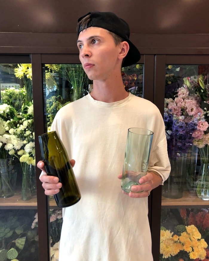 Житель Перми избавляет городские бары от ненужных бутылок и делает из ...