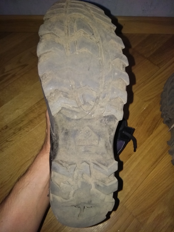 Пятка развалилась, носок протерся до дыры