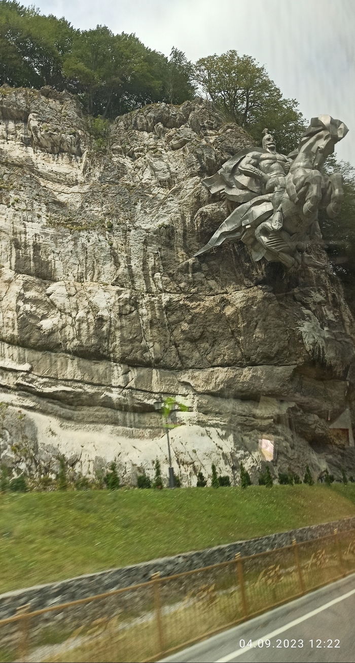 Успела сфоткать из окна (остановки тут не будет)