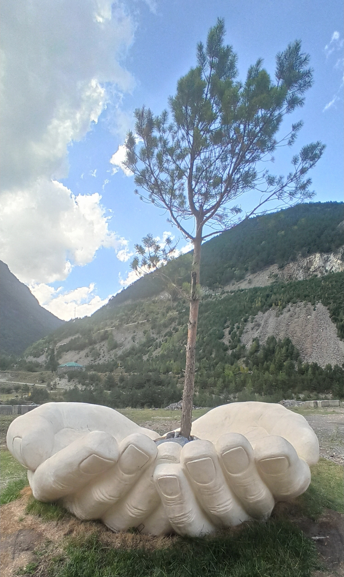 Арт объект Руки