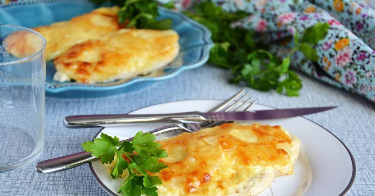 Куриная грудка с ананасами на сковороде
