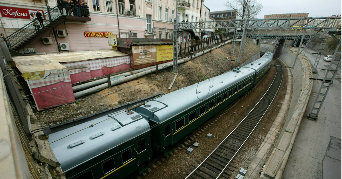 поезд ким чен ира 2001. бронепоезд ына. бронепоезд кндр. бронепоезд ына. ким чен ын поезд.