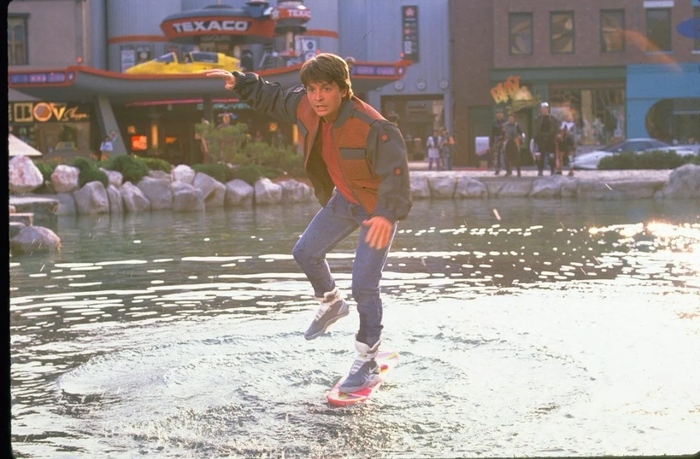 Марти убегает от злодеев