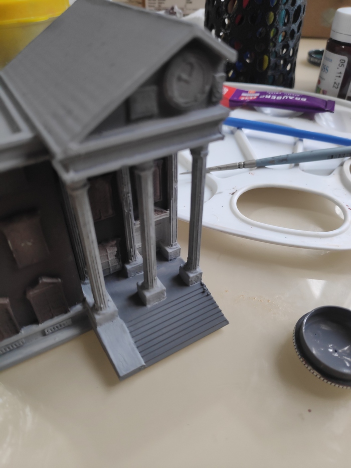 Далее настал долгий процесс покраски кистями.