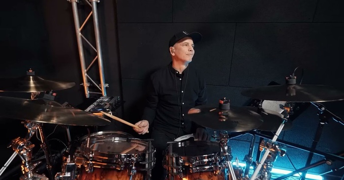 Портреты бардов фото. Потрясающее исполнение. Гармонист николай новиков видео. Евгений и галина матвеевы барды. Песнь баяна.