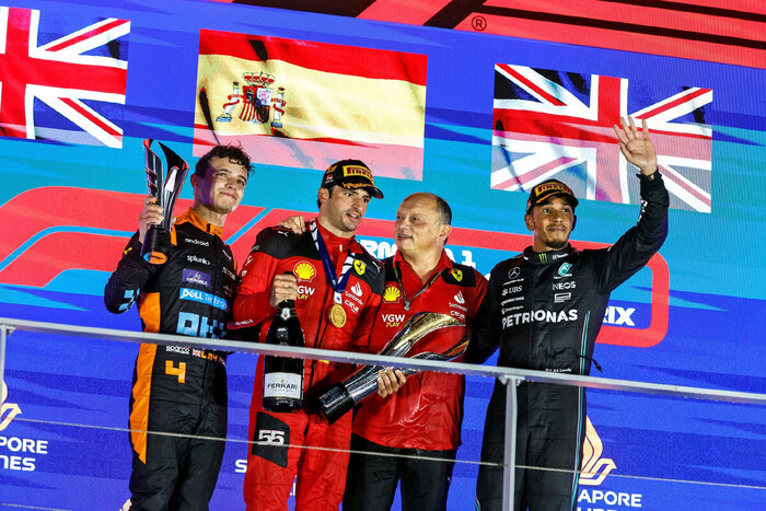 Сайнс спасает победу для Ferrari. Мучения Red Bull под ночным небом Сингапура. Обзор Гран-При Сингапура (15.09.23-17.09.23) Формула 1, Автоспорт, Гонки, Соревнования, Чемпионат мира, Ferrari, Карлос Сайнс, Шарль Леклер, Мерседес, Джордж Расселл, Льюис Хэмилтон, Red Bull, Макс Ферстаппен, Серхио Перес, McLaren, Ландо Норрис, Длиннопост