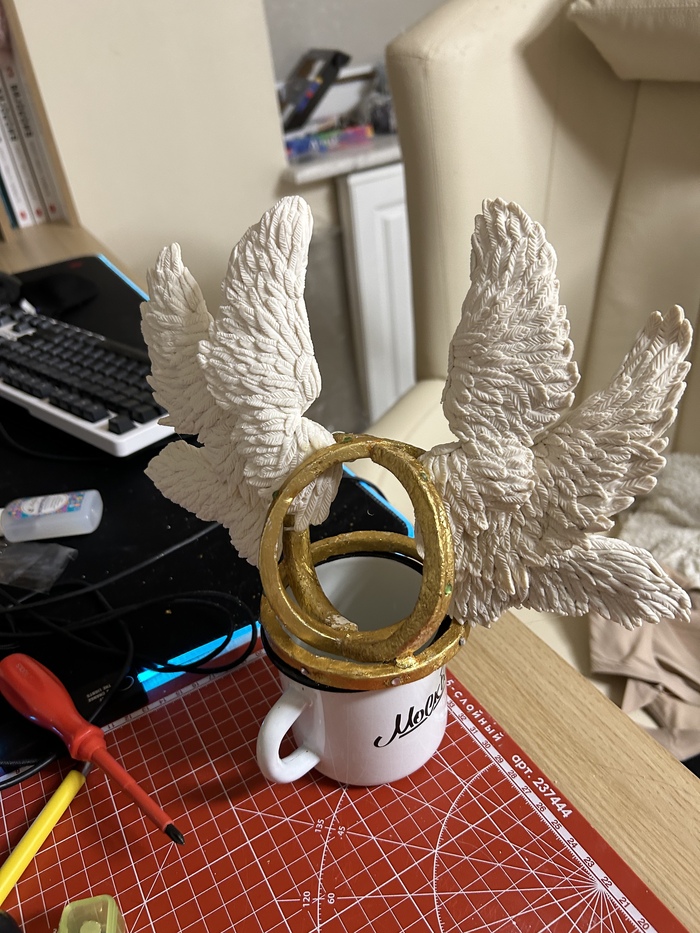 Вид спереди, кольцо после запекания мне помогли разрезать рабочие, что укладывали плитку в ванной плиткорезом, для тех, у кого его нет, пила прекрасно берет полимерку, строительный нож - нет (либо у меня не хватало силы)