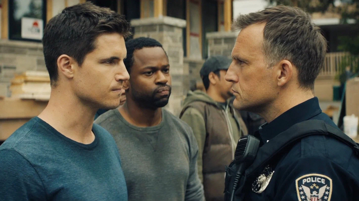 Кадр из фильма "Код 8" (2019)