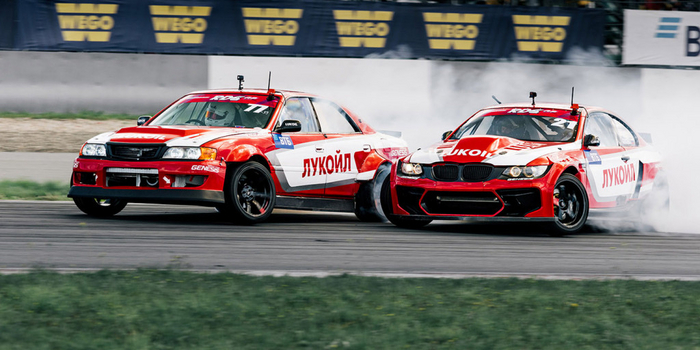 Денис Сорокопуд (Тойота Чайзер 100) против Григория Гусева (BMW e92 Eurofighter) (Фото: Petr Zubachek)