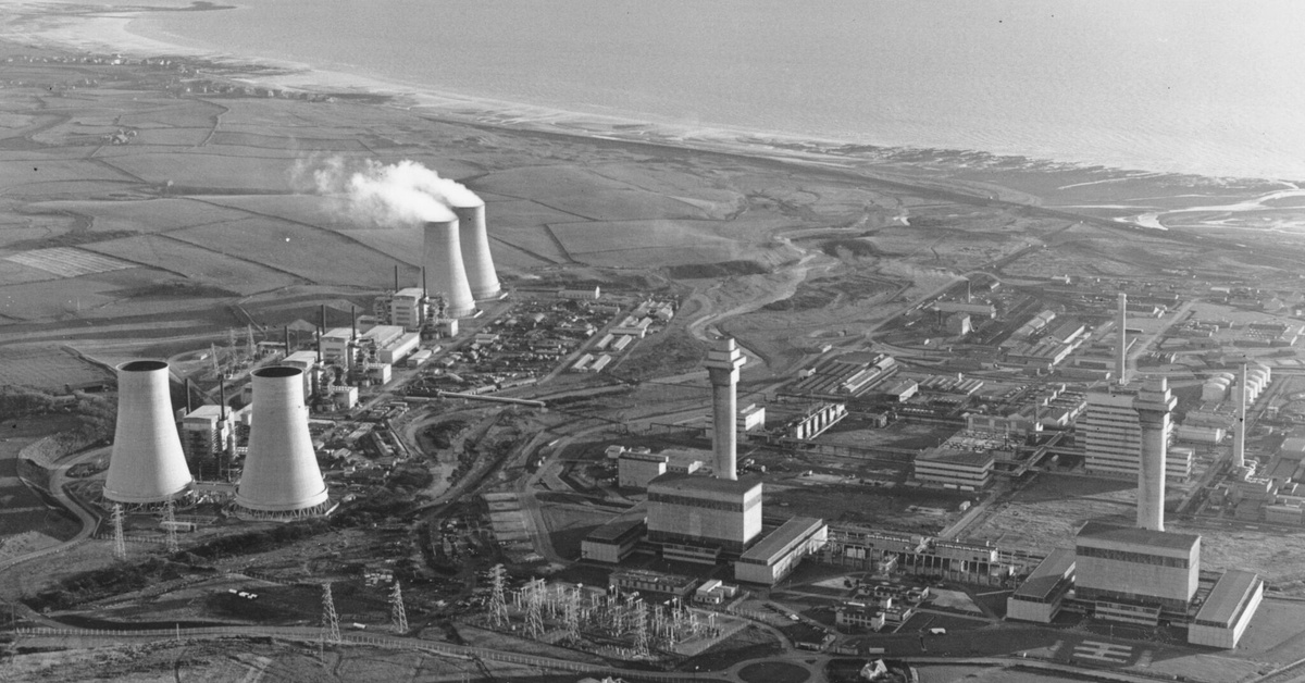 10 аварий на аэс. Виндскейл Великобритания 1957 авария. Атомная станция Селлафилд (Великобритания);. Авария на АЭС Великобритания 1957. АЭС Уиндскейл, Великобритания.