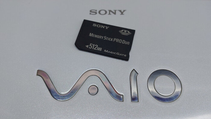 Карта памяти Memory Stick. Настроена в системе как ReadyBoost.