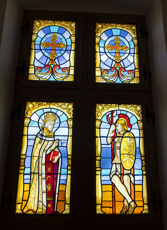 Этот из другого зала, забыл уже где именно установлен, но по стилю подходит :)