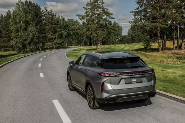 Добиться заявленных 7,6 л расхода ещё труднее, чем заявленных 7,6 с разгона. При не самой динамичной езде по трассе кроссовер потреблял около 12 литров на 100 км