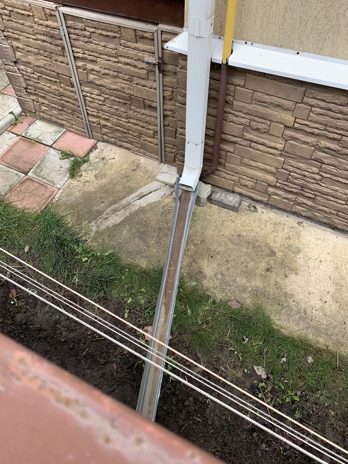 Рис. 2 - Быстровозводимый слив воды ко мне на участок.